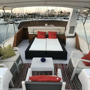 Johnny M Yacht Hotel en barco